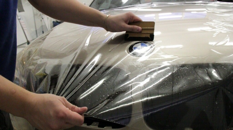 Защитная виниловая пленка для сохранности лакокрасочного покрытия авто