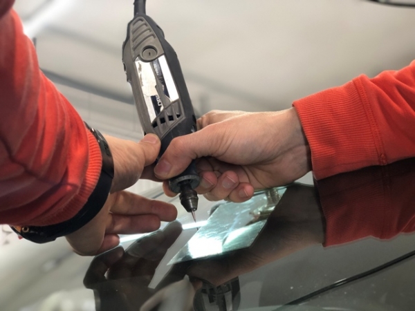 Как засверлить лобовое авто стекло